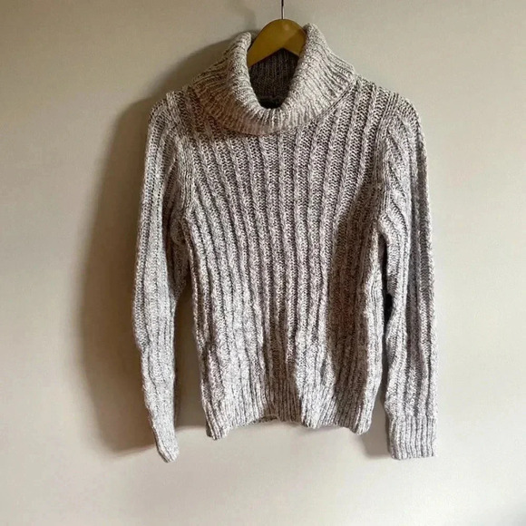 Banana Republic Italian Yarn Wool Blend Chunky Knit Turtleneck Sweater - Picture 3 of 14